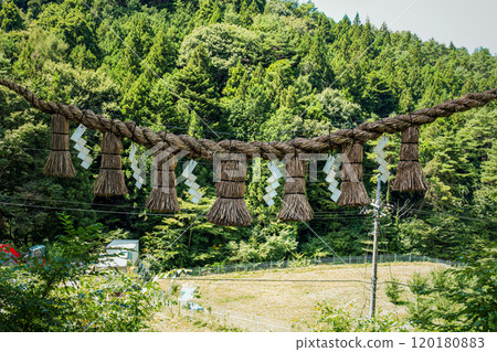 Shimenawa (sacred rope) in the grounds of Fujiasoyamadaijingu Shrine, Yamanashi Shimenawa (sacred rope) in the grounds of Fujiasoyamadaijingu Shrine, Yamanashi 120180883