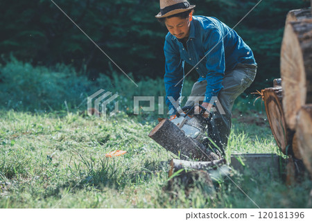 用電鋸製作木柴 120181396
