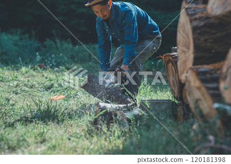 用電鋸製作木柴 120181398