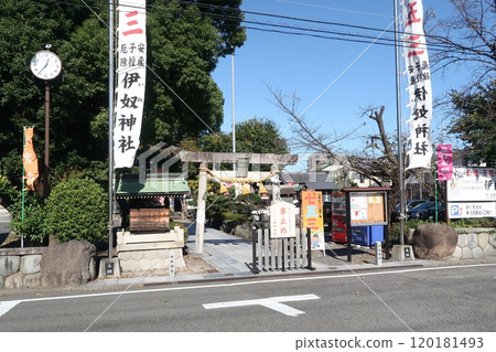 Inu Shrine South Entrance 120181493