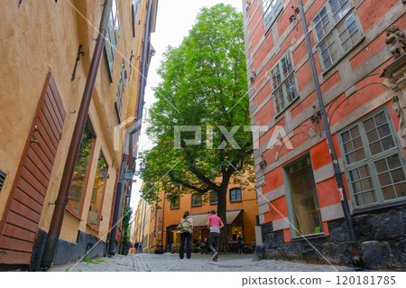 瑞典斯德哥爾摩老城區格姆拉斯坦的一條後巷 120181785
