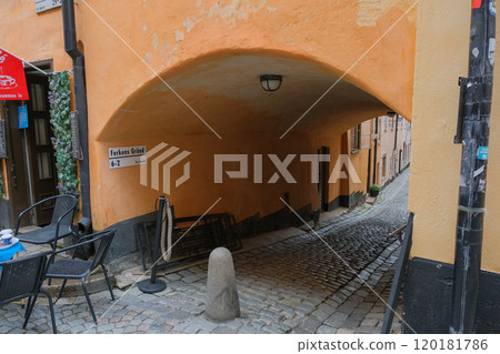 Backstreets of Gamla Stan, the old town of Stockholm, Sweden 120181786