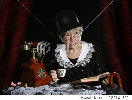 The old woman is like a Miss Marple,woman Miss Marpul, English detective character, woman detective, from the book of Agatha Christie The old woman is like a Miss Marple,woman Miss Marpul, English detective character, woman detective, from the book of Agatha Christie 120181811