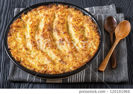 vegan shepherds pie of lentils with mashed potato 120181968