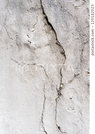 Old crackle white wall texture, vintage background 120182023