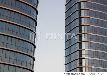 A remarkably tall skyscraper featuring numerous windows throughout its structure 120182175