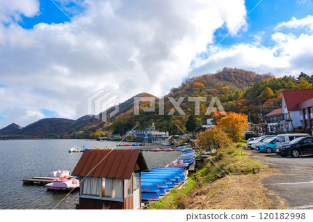 群馬縣：榛名山、榛名湖染上紅葉 120182998