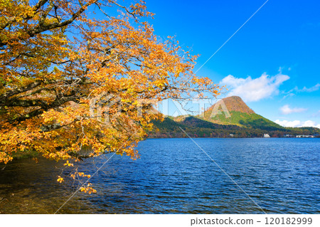 Gunma Prefecture: Mt. Haruna and Lake Haruna covered in autumn leaves 120182999