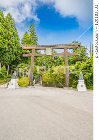 Scenery of the torii gate of Akihayama Hongu Akiha Shrine Kamisha in Hamamatsu City (Shizuoka Prefecture) 120183533