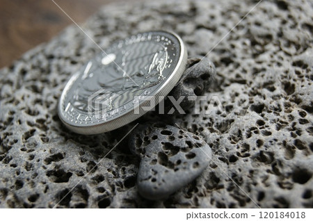 United Kingdom silver coin 2 Paunds . Pure Silver Investment Coin. United Kingdom silver coin 2 Paunds . Pure Silver Investment Coin. 120184018