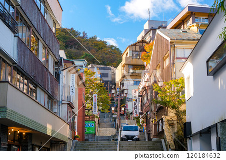 群馬縣澀川市，秋天的伊香保，伊香保溫泉石階街 120184632