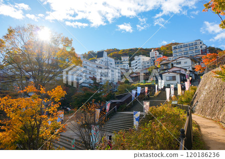群馬縣澀川市，秋天的伊香保，伊香保溫泉石階街 120186236