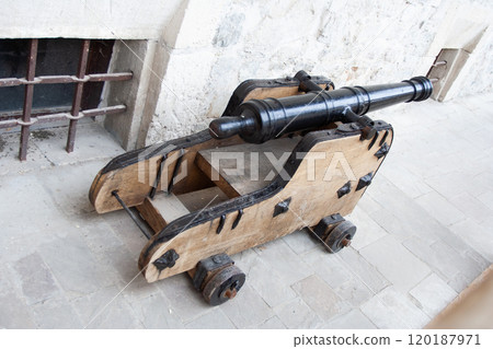 Ancient naval cannon on the wall of the fort Ancient naval cannon on the wall of the fort 120187971
