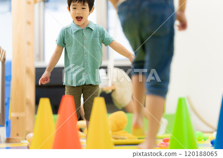 室內保育園區形象_治療_發展支援 120188065