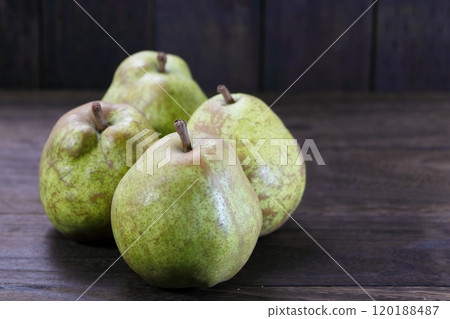 La France pears, shipped directly from Yamagata 120188487