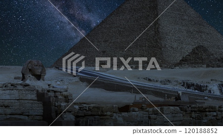 埃及獅身人面像、胡夫金字塔和星空 120188852
