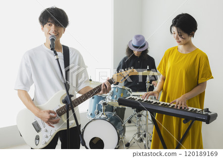 樂團現場表演 120189169