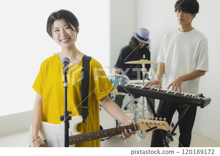 樂團現場表演 樂團現場表演 120189172
