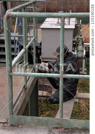 建築塗裝 除鏽 防鏽 底漆 面漆 面罩 鷹架養護 木鋼框架 120190188