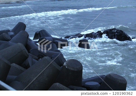 Image of waves crashing on the beach at Imrang, Korea Image of waves crashing on the beach at Imrang, Korea 120190362