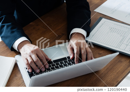 Recruiter checking application documents Recruiter checking application documents 120190440