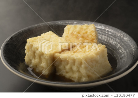 炸豆腐和熱騰騰的豆腐 120190477