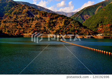 Autumn foliage around Okutama Lake, Ogouchi Dam Autumn foliage around Okutama Lake, Ogouchi Dam 120192896