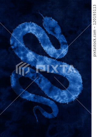 《2025》十二生肖蛇用靛藍紮染繪製 《2025》十二生肖蛇用靛藍紮染繪製 120193113