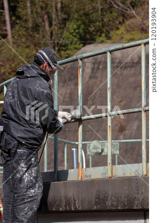 Architectural painting, rust removal, rust prevention, undercoat, topcoat, mask, scaffolding protection, wooden and steel frame Architectural painting, rust removal, rust prevention, undercoat, topcoat, mask, scaffolding protection, wooden and steel frame 120193904