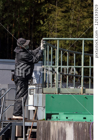 Architectural painting, rust removal, rust prevention, undercoat, topcoat, mask, scaffolding protection, wooden and steel frame Architectural painting, rust removal, rust prevention, undercoat, topcoat, mask, scaffolding protection, wooden and steel frame 120193929