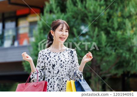Women who enjoy shopping Women who enjoy shopping 120194091