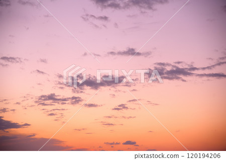 落日的天空 120194206