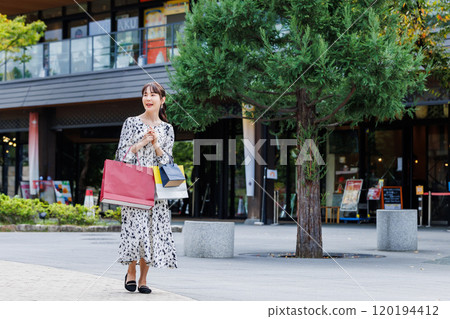 Women who enjoy shopping Women who enjoy shopping 120194412