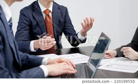 business people having a meeting 120199550