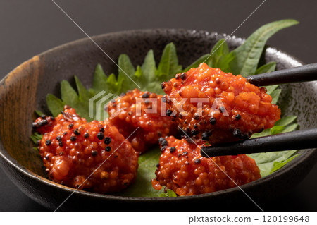 Grilled Sujiko (Coho Salmon Roe) 120199648