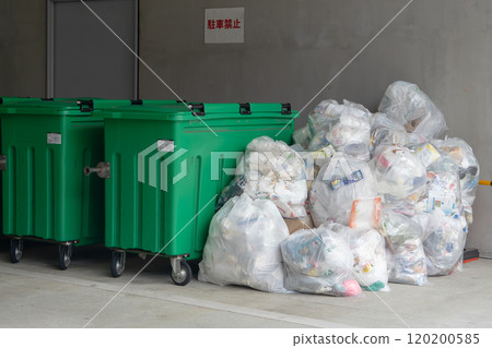 A garbage dump in the apartment A garbage dump in the apartment 120200585