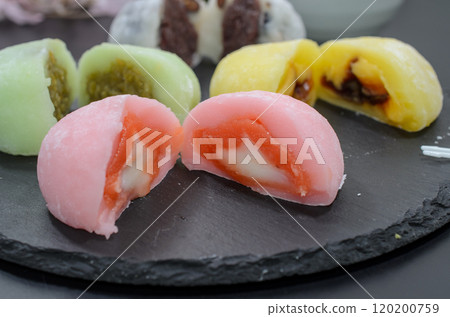 Daifuku various strawberry milk daifuku 120200759