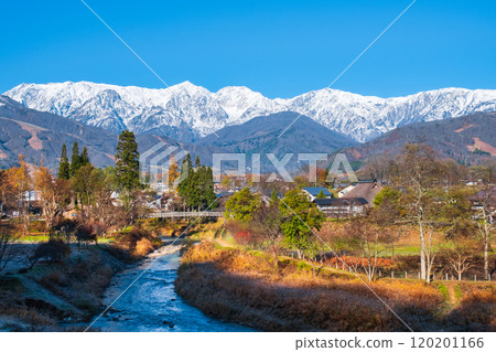 秋天的白馬村:從大出公園眺望白馬三山 秋天的白馬村:從大出公園眺望白馬三山 120201166