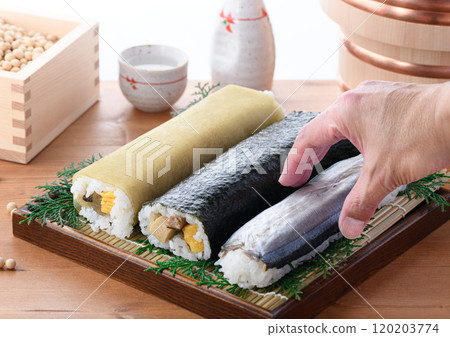 Set of 3 country sushi (Nori-maki, Konbumaki sushi, Sanma sushi) Local cuisine Nachikatsuura Town, Wakayama Prefecture Set of 3 country sushi (Nori-maki, Konbumaki sushi, Sanma sushi) Local cuisine Nachikatsuura Town, Wakayama Prefecture 120203774