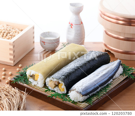 Set of 3 country sushi (Nori-maki, Konbumaki sushi, Sanma sushi) Local cuisine Nachikatsuura Town, Wakayama Prefecture 120203780