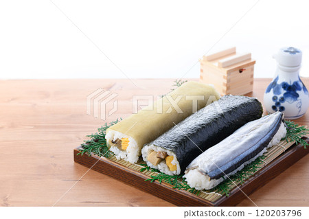 Set of 3 country sushi (Nori-maki, Konbumaki sushi, Sanma sushi) Local cuisine Nachikatsuura Town, Wakayama Prefecture Set of 3 country sushi (Nori-maki, Konbumaki sushi, Sanma sushi) Local cuisine Nachikatsuura Town, Wakayama Prefecture 120203796