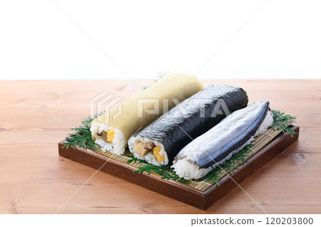 Set of 3 country sushi (Nori-maki, Konbumaki sushi, Sanma sushi) Local cuisine Nachikatsuura Town, Wakayama Prefecture Set of 3 country sushi (Nori-maki, Konbumaki sushi, Sanma sushi) Local cuisine Nachikatsuura Town, Wakayama Prefecture 120203800