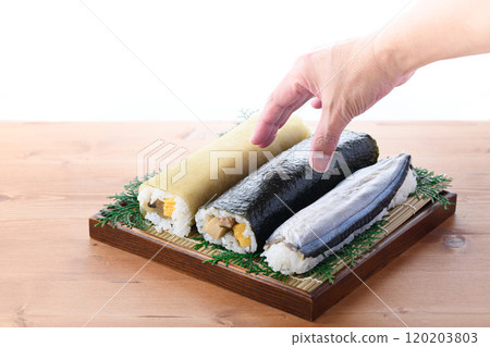 Set of 3 country sushi (Nori-maki, Konbumaki sushi, Sanma sushi) Local cuisine Nachikatsuura Town, Wakayama Prefecture Set of 3 country sushi (Nori-maki, Konbumaki sushi, Sanma sushi) Local cuisine Nachikatsuura Town, Wakayama Prefecture 120203803