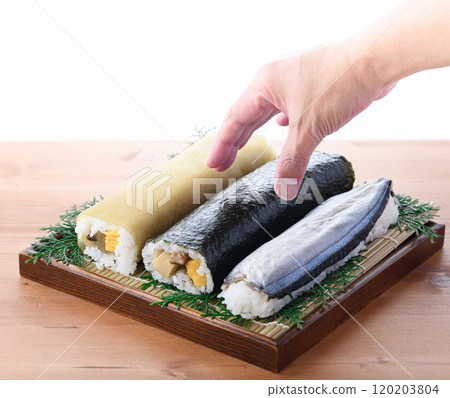 Set of 3 country sushi (Nori-maki, Konbumaki sushi, Sanma sushi) Local cuisine Nachikatsuura Town, Wakayama Prefecture Set of 3 country sushi (Nori-maki, Konbumaki sushi, Sanma sushi) Local cuisine Nachikatsuura Town, Wakayama Prefecture 120203804