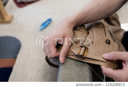 Elegant Tailor in atelier 120206815