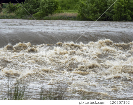 大和河因暴雨而漲水 120207392