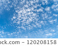 Clouds floating in the autumn sky 120208158