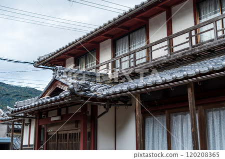 Old houses 120208365