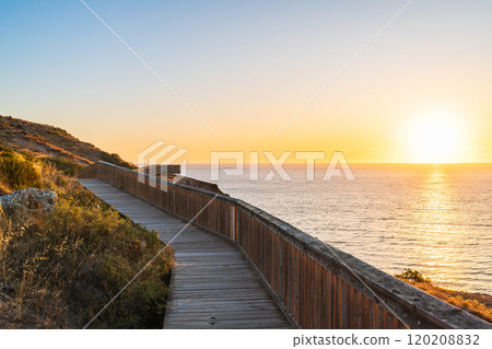 Iconic Hallett Cove boardwalk along the coast during sunset Iconic Hallett Cove boardwalk along the coast during sunset 120208832