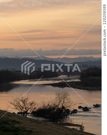 Sunrise along the Yamato River 120209389